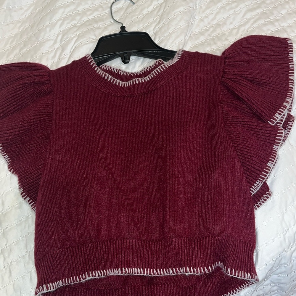 Day and moon maroon tank top cropped size medium NWT